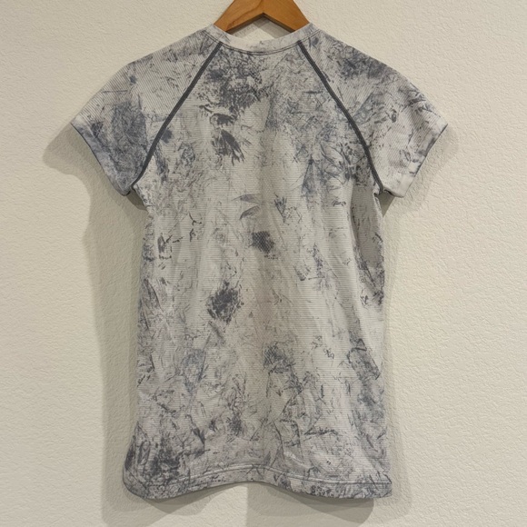 Lululemon Swiftly Tech Short Sleeve 2.0 MultiDye
White/Grey/Black Size Medium - Picture 4 of 6